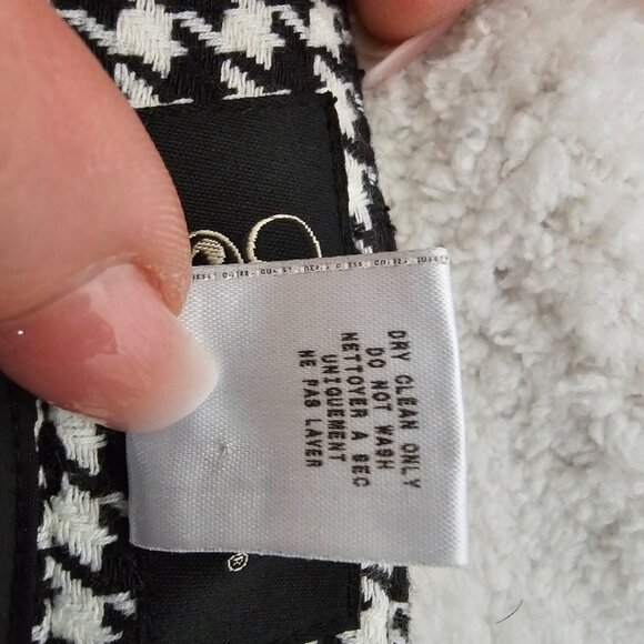 Guess womens shorts - Picture 4 of 4